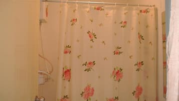 Standard Double Room | Bathroom shower