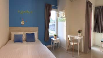 Deluxe Room | Bathroom | Shower, free toiletries, towels