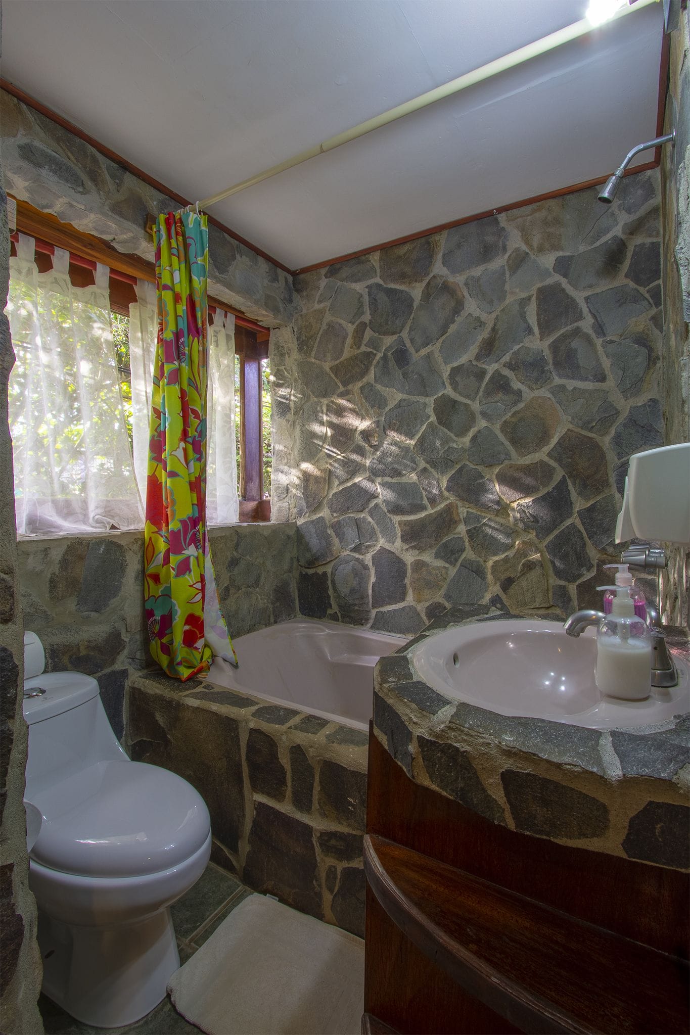 comfort villa | deep-soaking bathtub