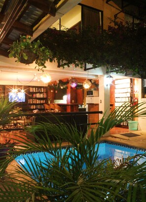 Outdoor pool - Casa Reflejos City View (San Rafael)