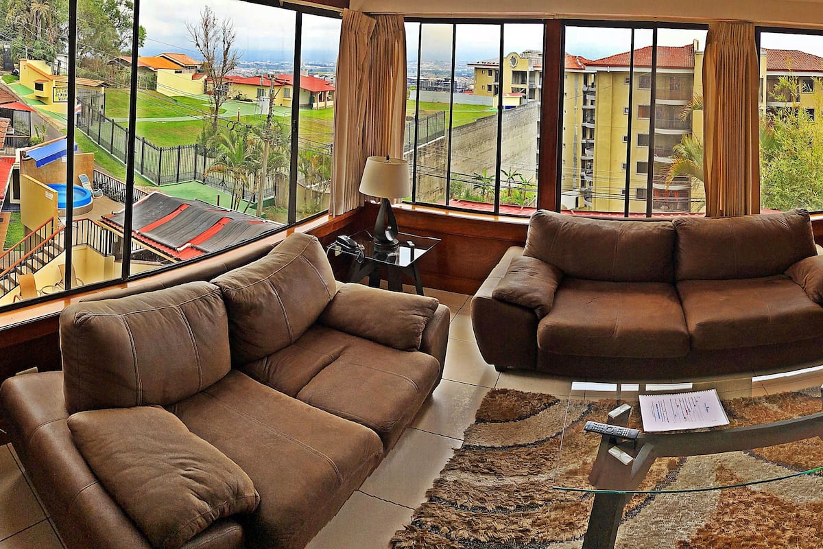 Deluxe Suite, Kitchen, City View | In-room safe, iron/ironing board, WiFi (free), bed sheets