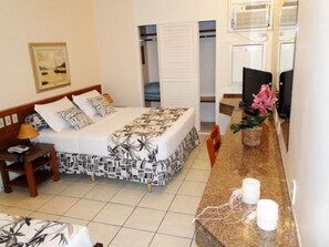Top Class Triplo  | Frigobar, escrivaninha, Wi-Fi de cortesia, roupa de cama