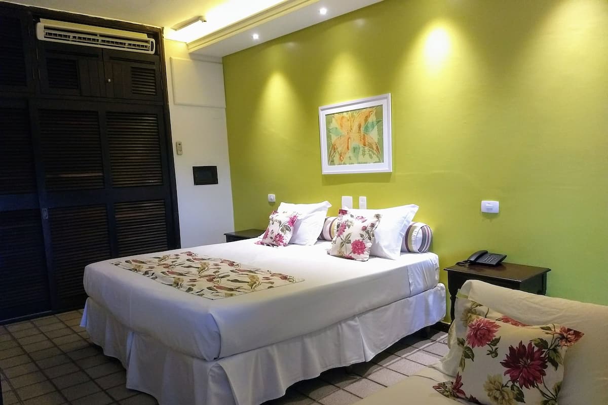 Minibar, desk, free WiFi, bed sheets