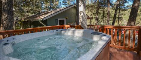 Cabin | Jetted bathtub