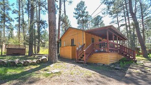 Cabin | Jetted bathtub - Whispering Pine Vacation Rentals (Ruidoso)