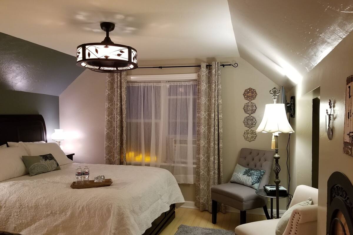 Luxury Room, 1 Queen Bed, Fireplace, Mountain View | 1 bedroom, premium bedding, individually decorated