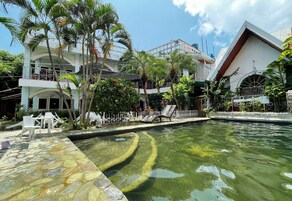 Außenpool, Liegestühle