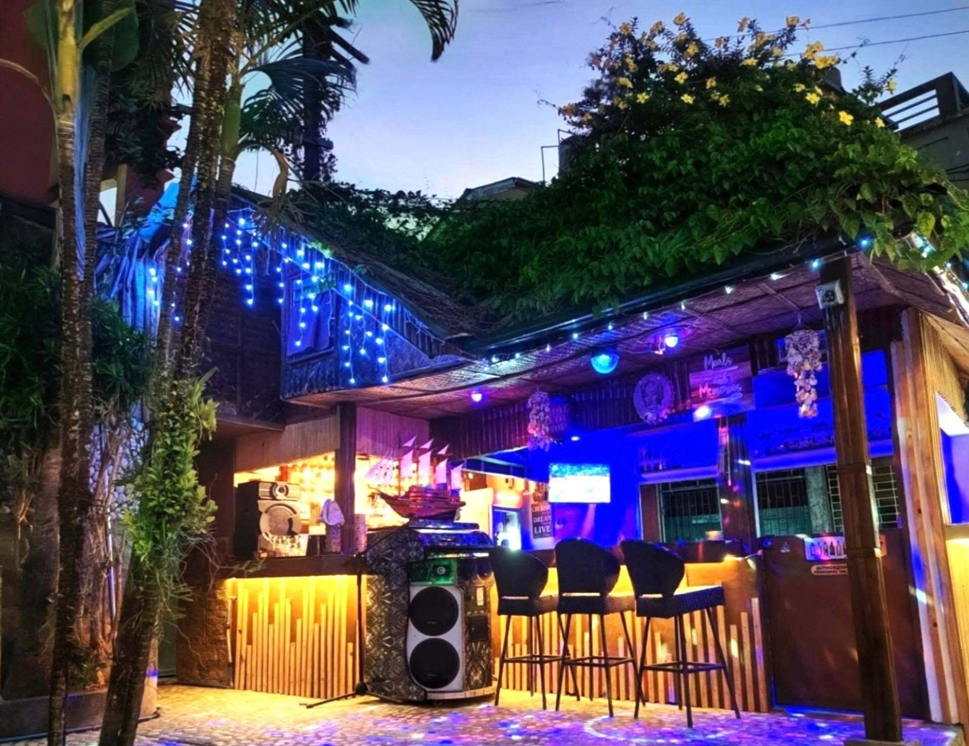 Bar au bord de la piscine