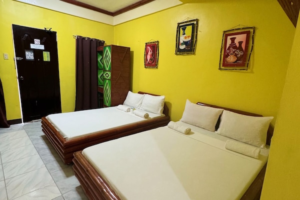Family Room | Desk, rollaway beds (surcharge), WiFi (free), bed sheets