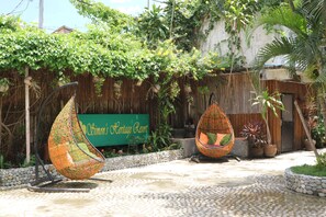 Property grounds - Simons Heritage Resort Puerto Galera (Puerto Galera)