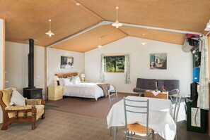 Chalet | Selimut bulu angsa dan didekorasi berbeda-beda