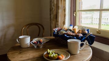 The Barracks, Smith suite | In-room dining