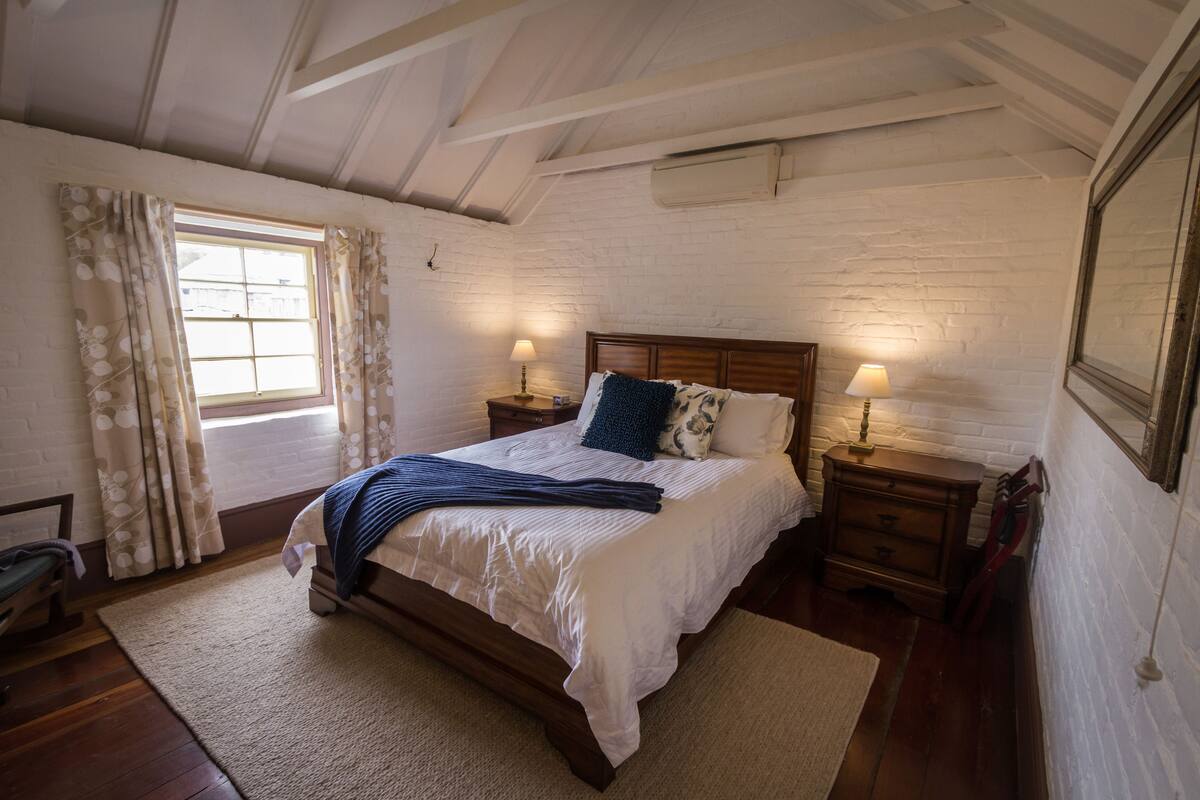 1 habitación, ropa de cama de alta calidad y escritorio 
