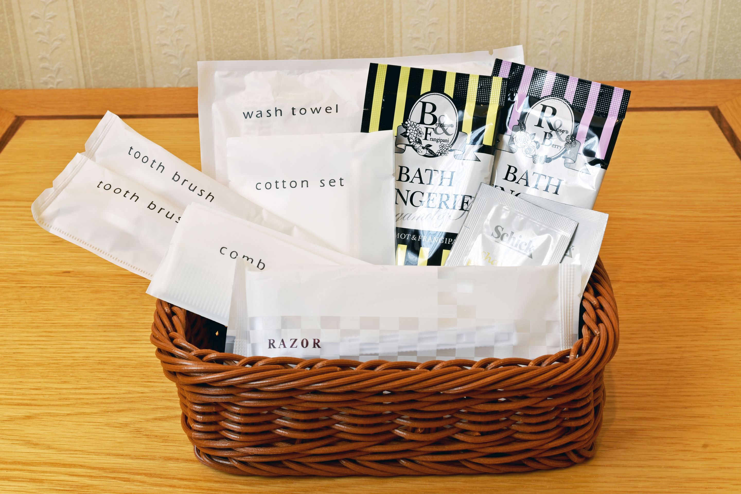 1 bedroom, desk, free wifi, bed sheets