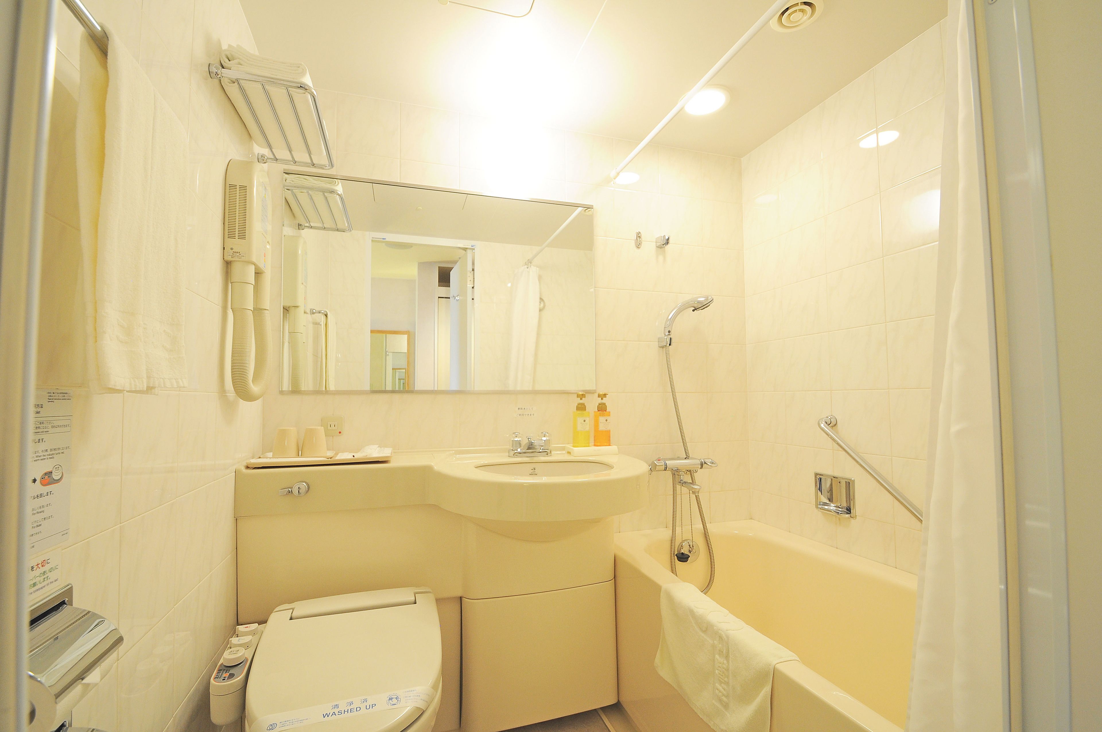 combined shower/bathtub, free toiletries, hair dryer, slippers