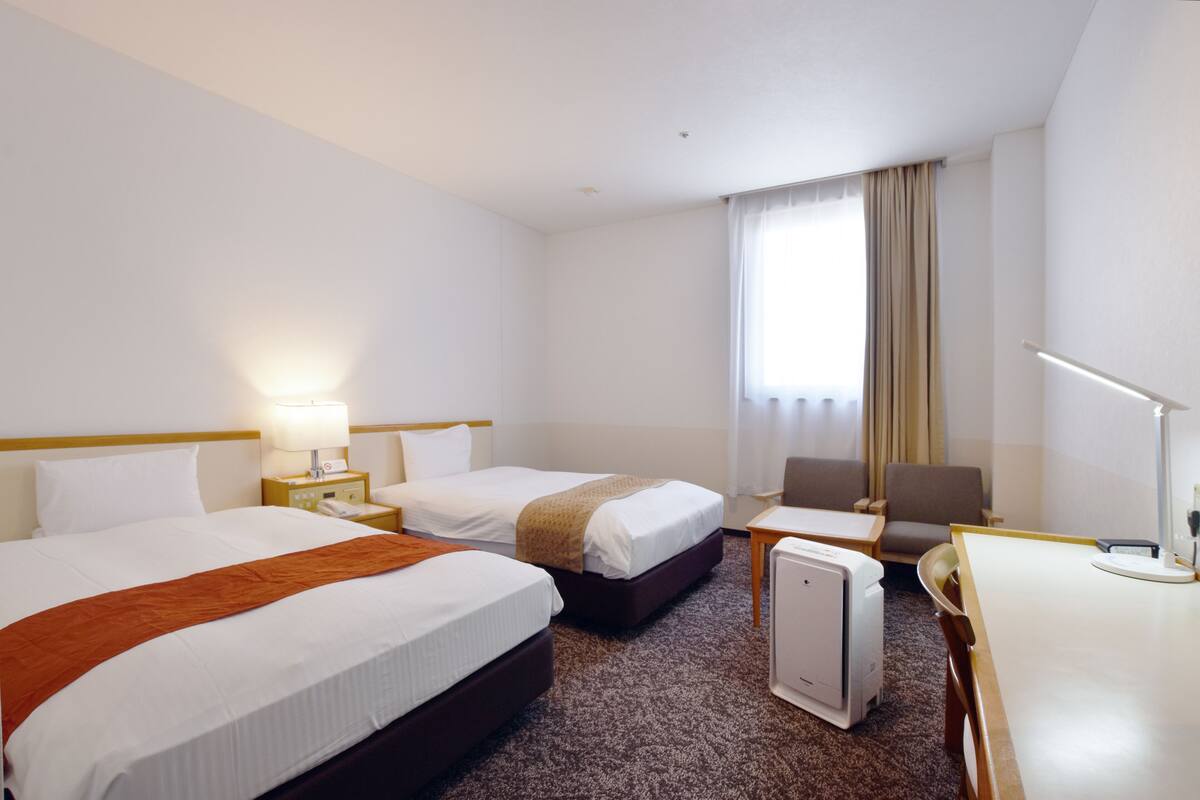 Desk, WiFi (free), bed sheets