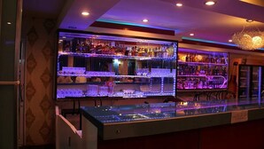 Bar (trong khuôn viên)