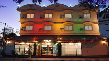 Fasade – kveld/natt