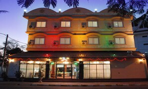 Front of property - evening/night - Mekong Sunshine Hotel (Vientiane)