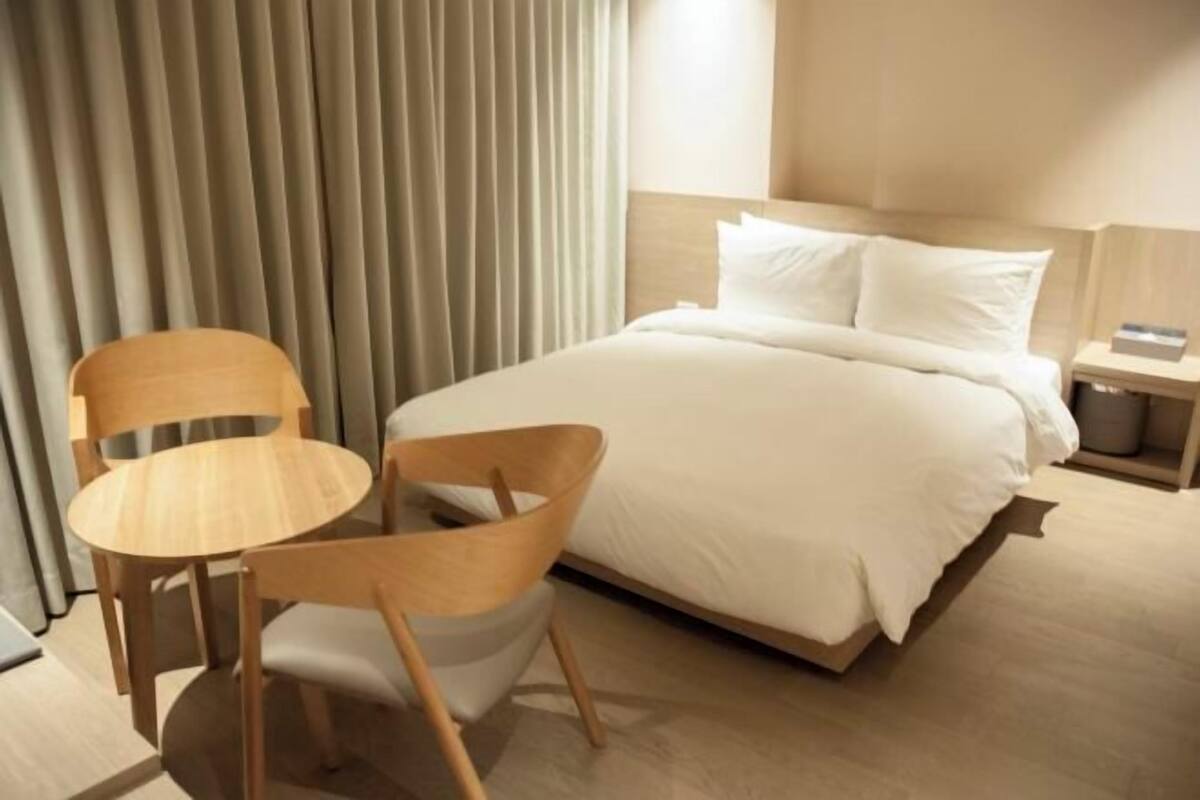 In-room safe, free WiFi