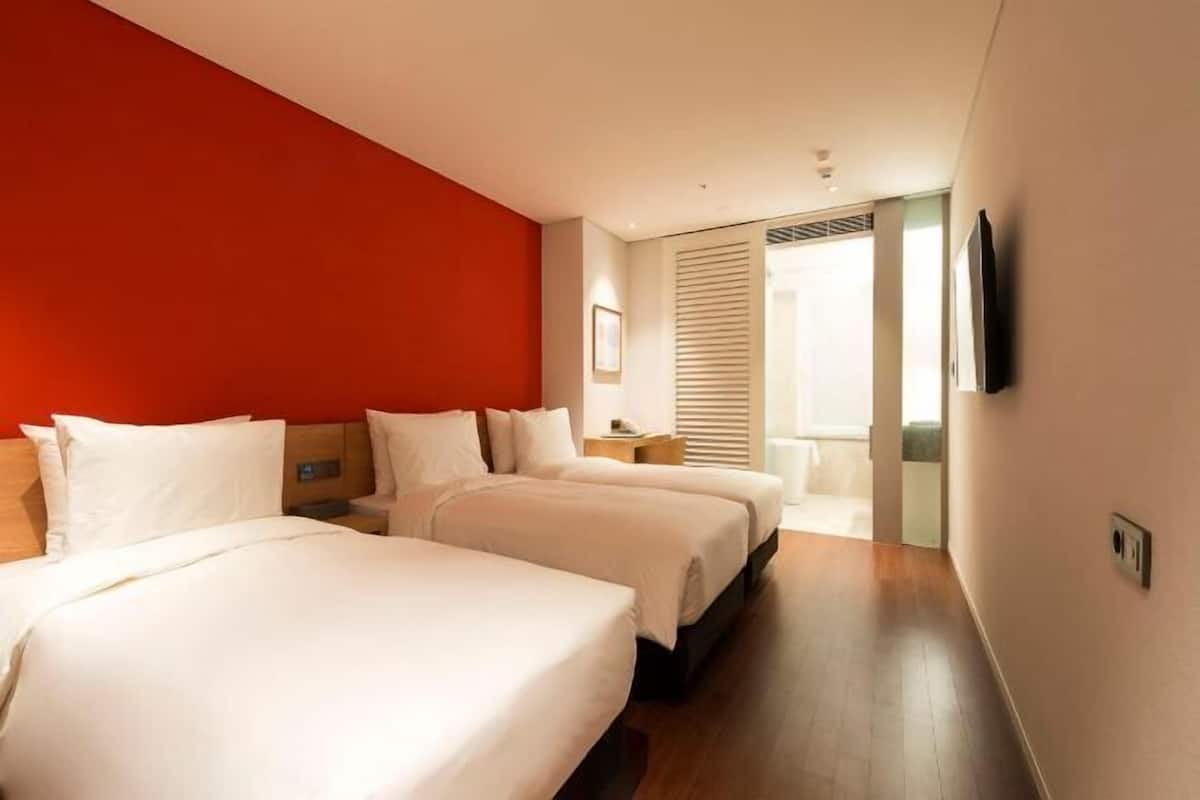 2 bedrooms, in-room safe, free WiFi