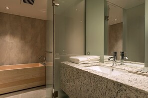 Parlor Suite | Bathroom