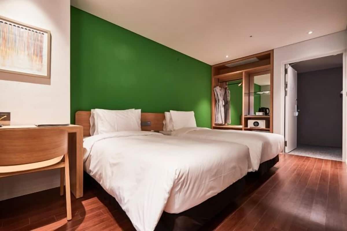 2 bedrooms, in-room safe, free WiFi