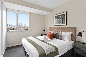 2 bedrooms, iron/ironing board, free cots/infant beds, free WiFi - BOUTIQUE STAYS - Zinc 501 (Port Melbourne)