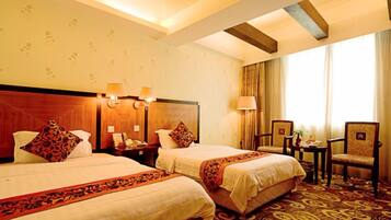 Deluxe Twin Room | Minibar, desk, blackout curtains, iron/ironing board