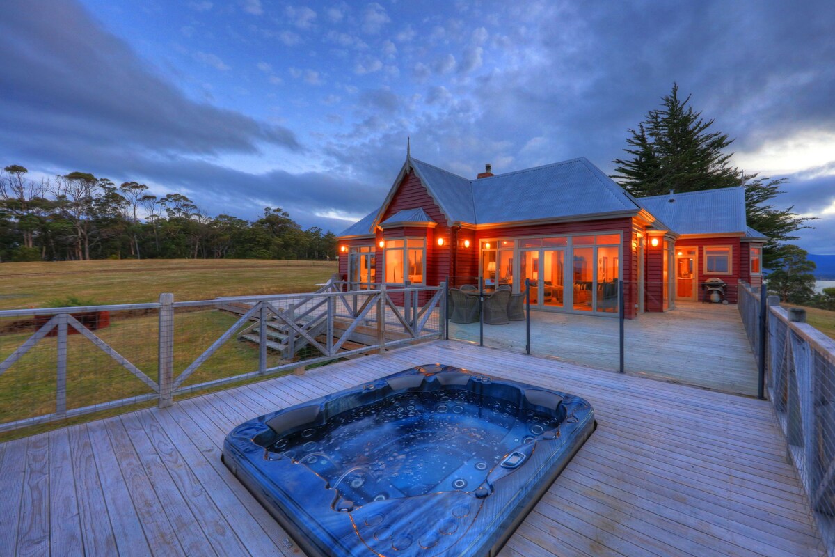 Executive Villa, 3 Bedrooms, Hot Tub, Ocean View | Jetted tub