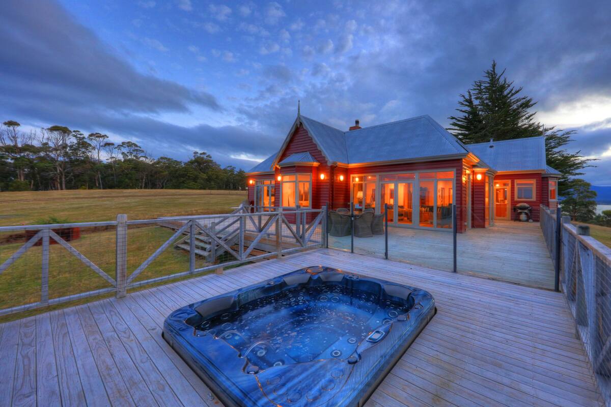 Executive Villa, 3 Bedrooms, Hot Tub, Ocean View | Jetted tub