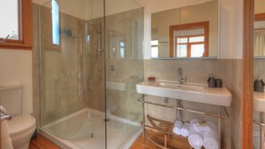 Executive Villa, 3 Bedrooms, Hot Tub, Ocean View | Bathroom | Shower, free toiletries, hair dryer, bathrobes