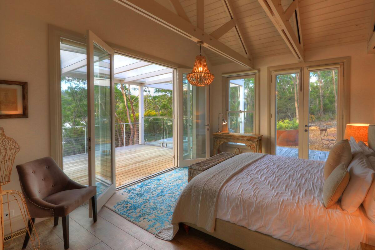 Exclusive Villa, 1 King Bed, Hot Tub, Beach View | 1 bedroom, premium bedding, minibar, soundproofing