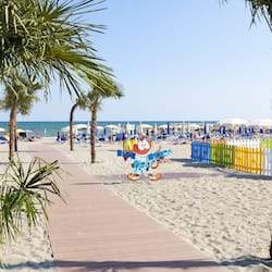 Spiaggia privata, sabbia bianca, lettini da mare, ombrelloni