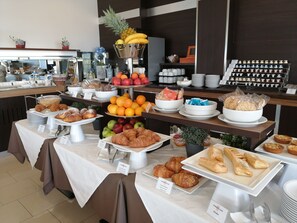 Tägliches Frühstücksbuffet gegen Gebühr