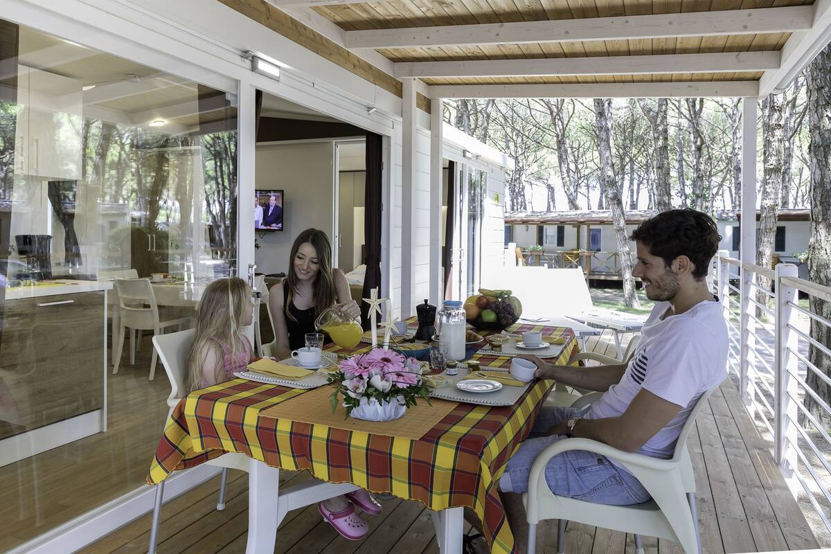 Executive stacaravan (Grand) | Terras