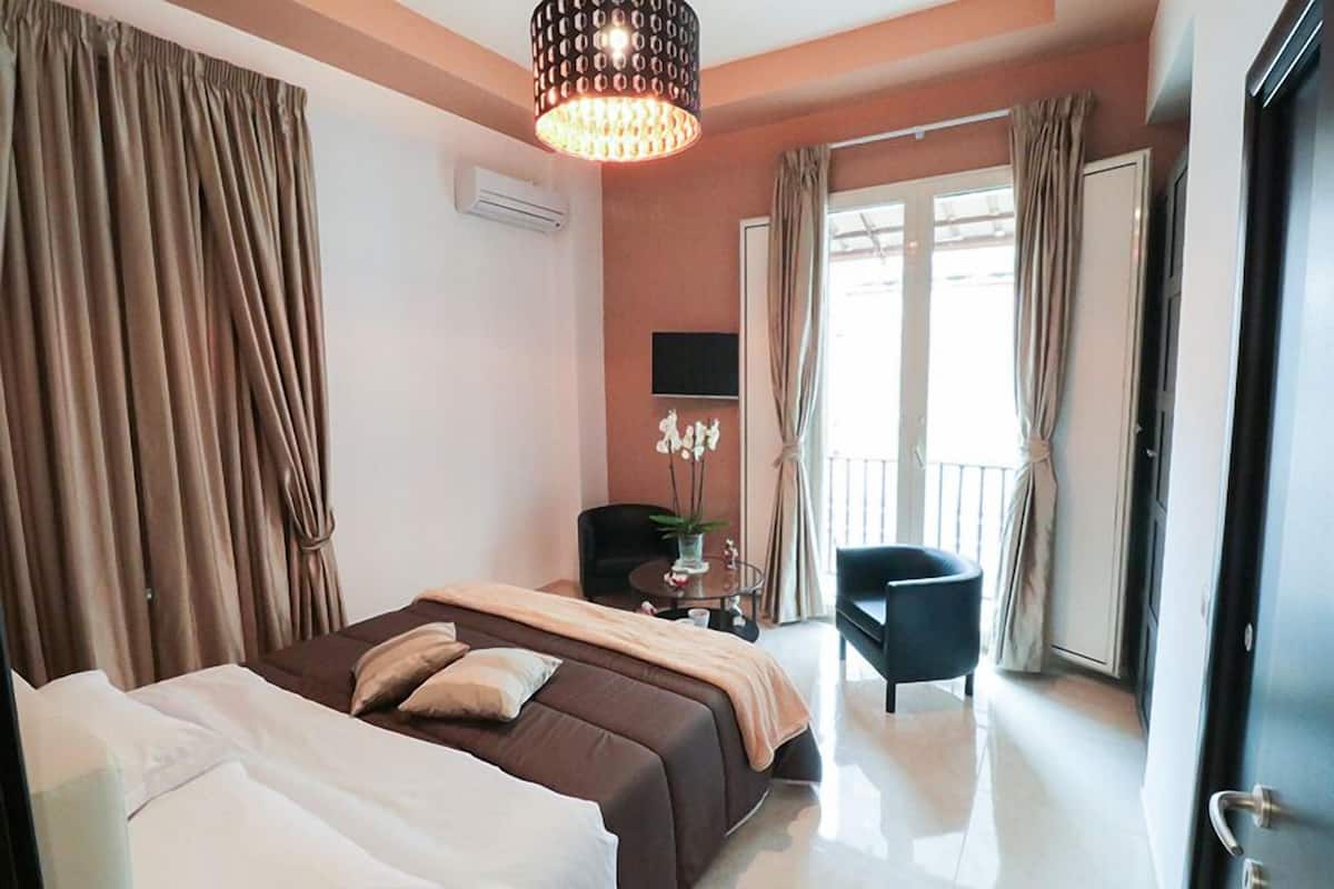 Quadruple Room | Desk, soundproofing, free WiFi