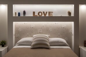 Romantic Room, 1 Bedroom | Desk, iron/ironing board, free WiFi - MagicFiveRooms (Rome)