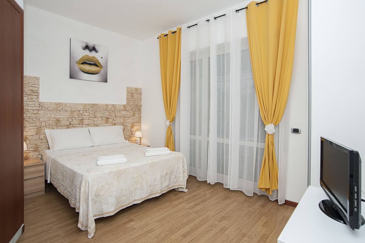 Deluxe Room, 1 Bedroom | Desk, iron/ironing board (on request), WiFi (free)