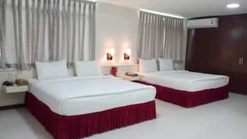 Suite (Taw Win Yadanar) | Bar mini, peti besi dalam bilik, meja, Wi-fi percuma