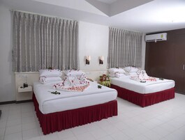 Suite (Taw Win Yadanar) | Minibar, caja fuerte, escritorio y wifi gratis
