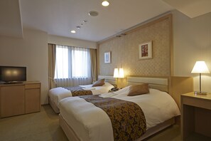 In-room safe, desk, free WiFi - Excel City Hotel (Tokyo)