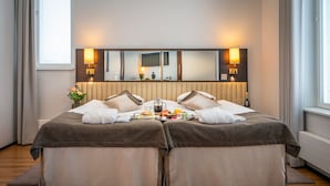 Minibar, desk, blackout curtains, soundproofing - Hotel Red And Green (Narpes)