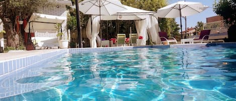 Seasonal outdoor pool, open 9:00 AM to 10:00 PM, pool umbrellas