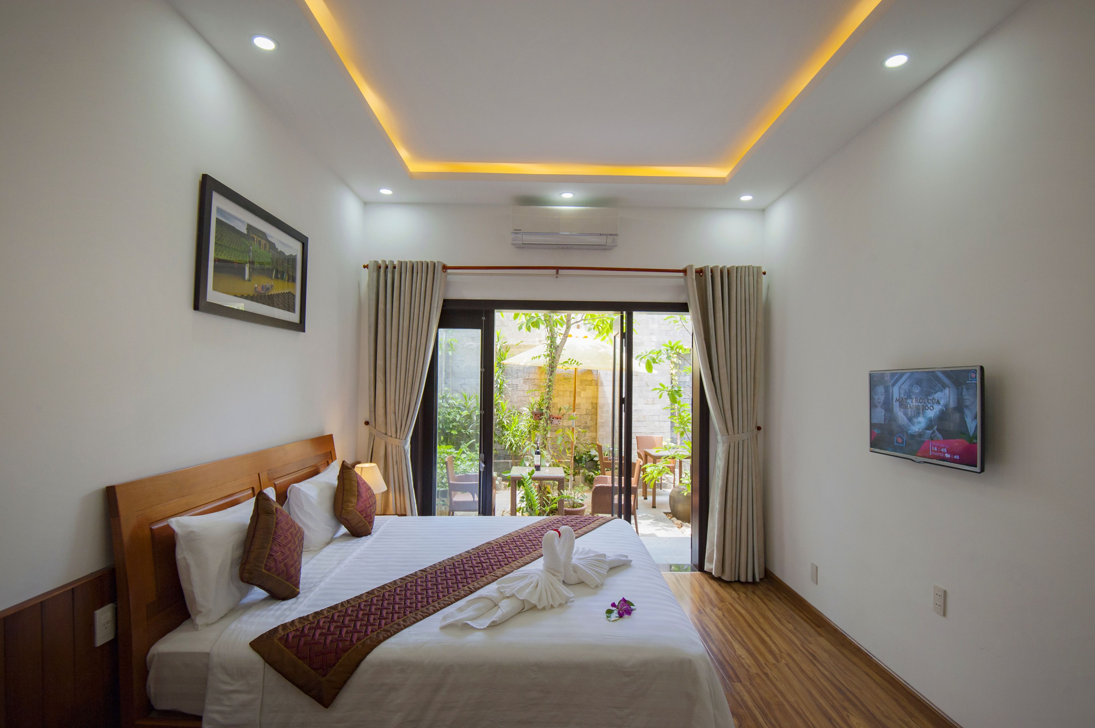 Luxury Double Room, Garden View | Individually furnished, desk, laptop workspace, blackout curtains