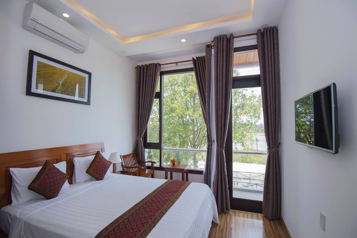 Family Double Room, Balcony | Desk, laptop workspace, blackout drapes, soundproofing