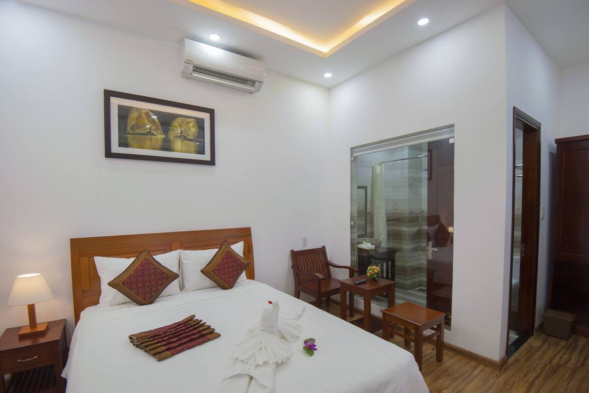 Superior Double Room | Desk, laptop workspace, blackout drapes, soundproofing
