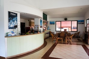 Lobby - Plernpetch Hotel (Surat Thani)