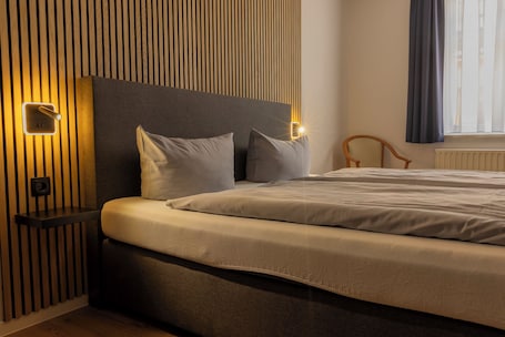 Desk, blackout drapes, rollaway beds, free WiFi. Hotel Rendsburg