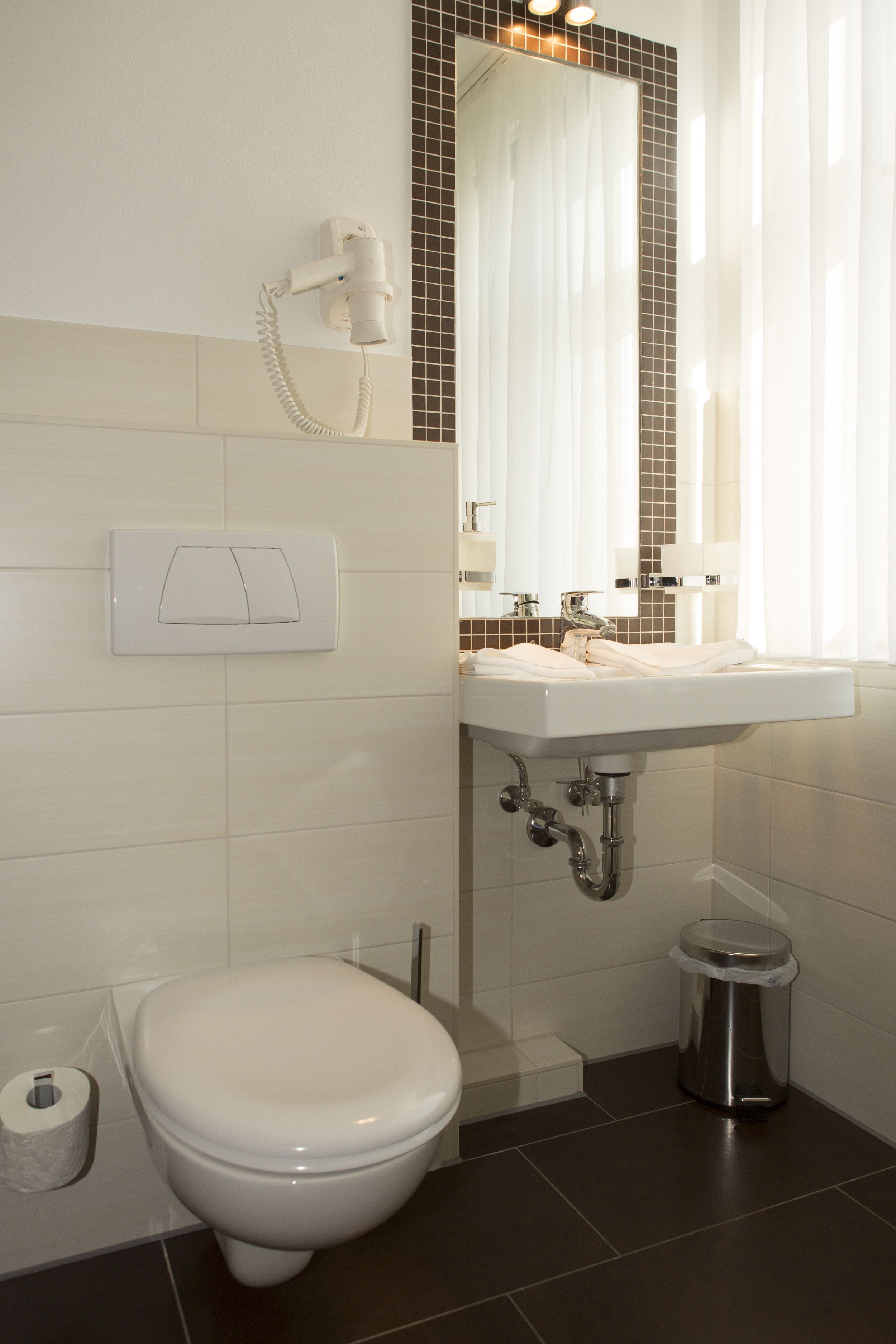 double room | bathroom | shower, free toiletries, hair dryer, towels